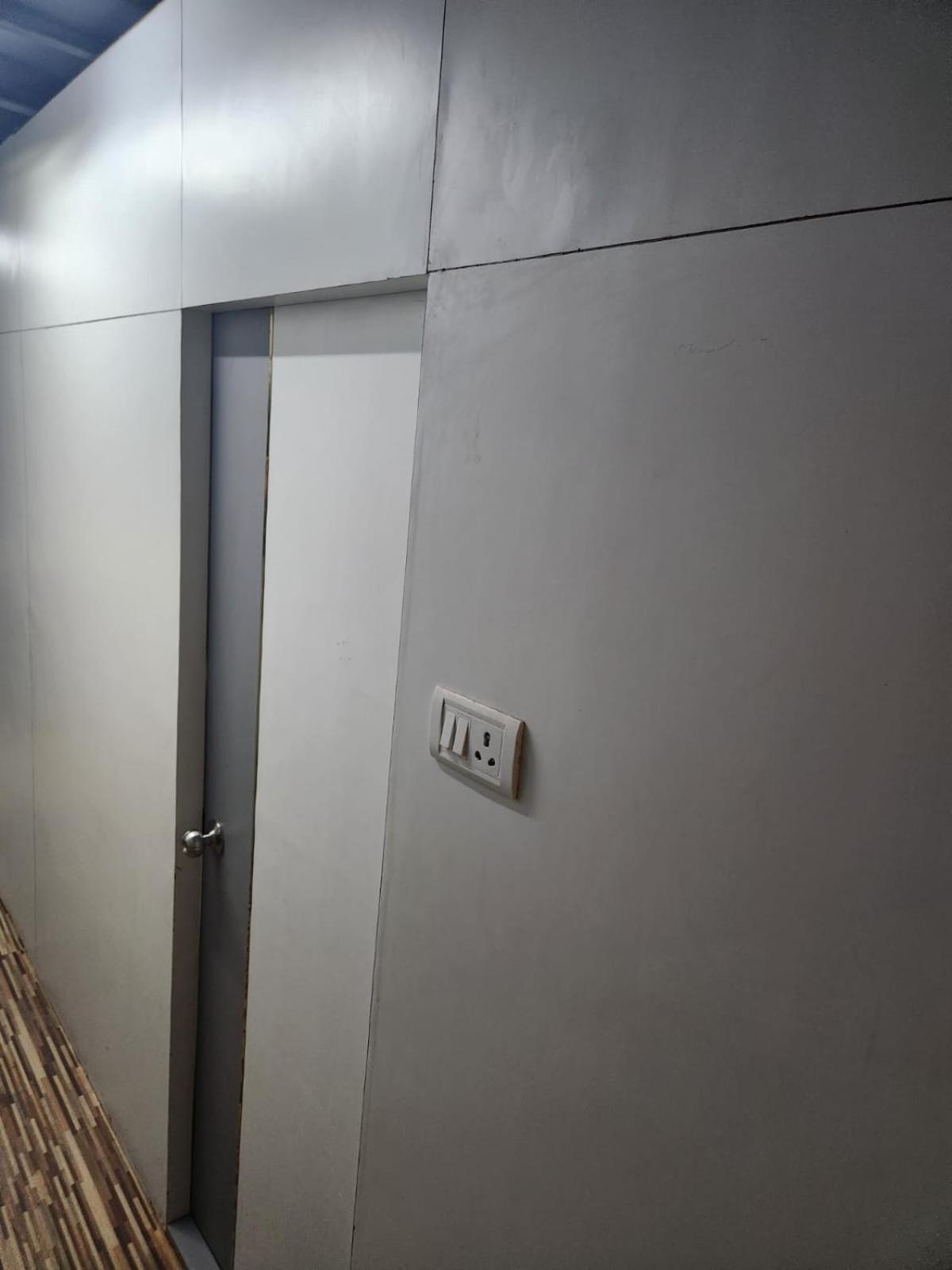 Sinhassan Dormitory Hostel Juhu Bombaj Zewnętrze zdjęcie