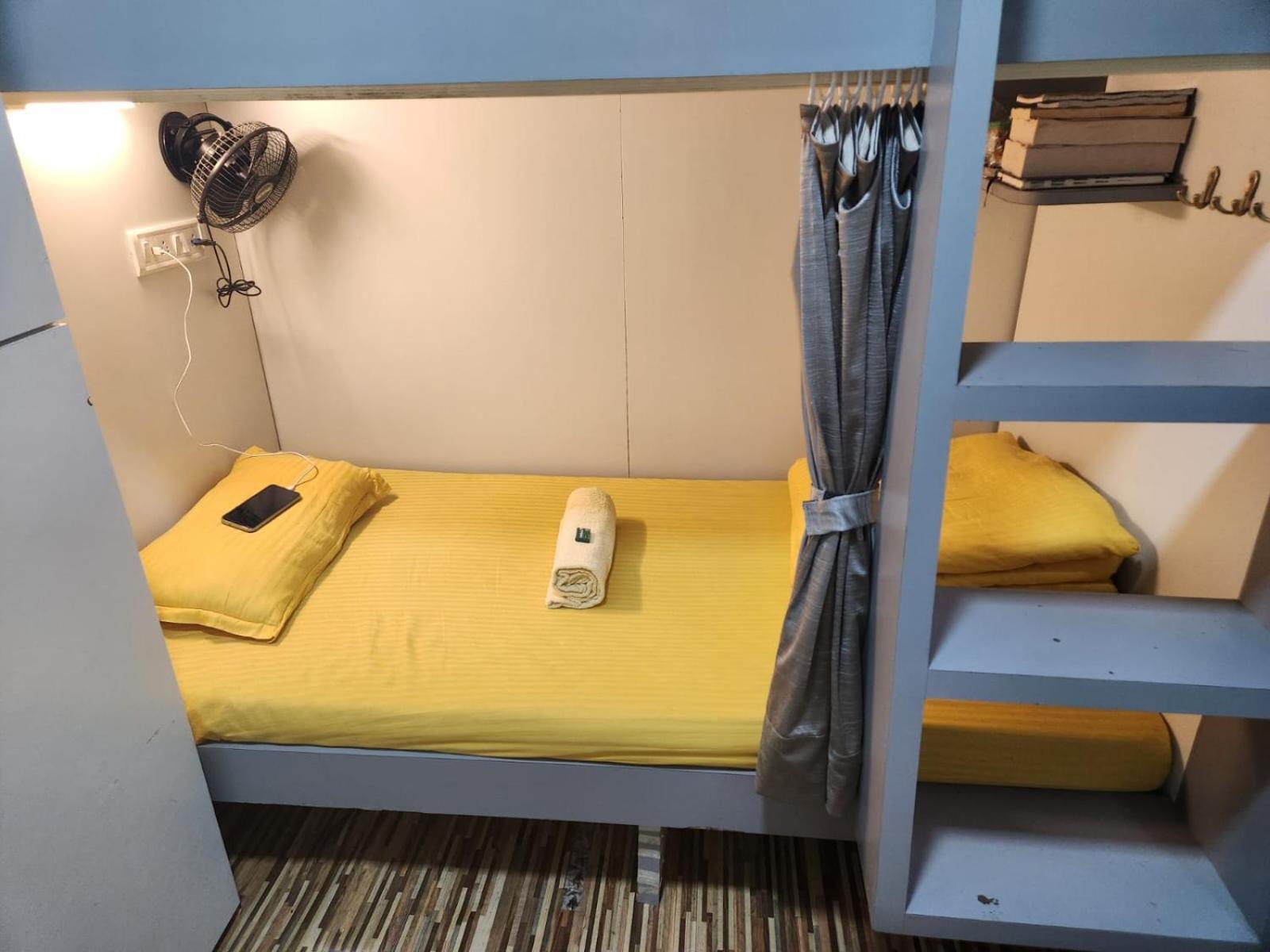 Sinhassan Dormitory Hostel Juhu Bombaj Zewnętrze zdjęcie