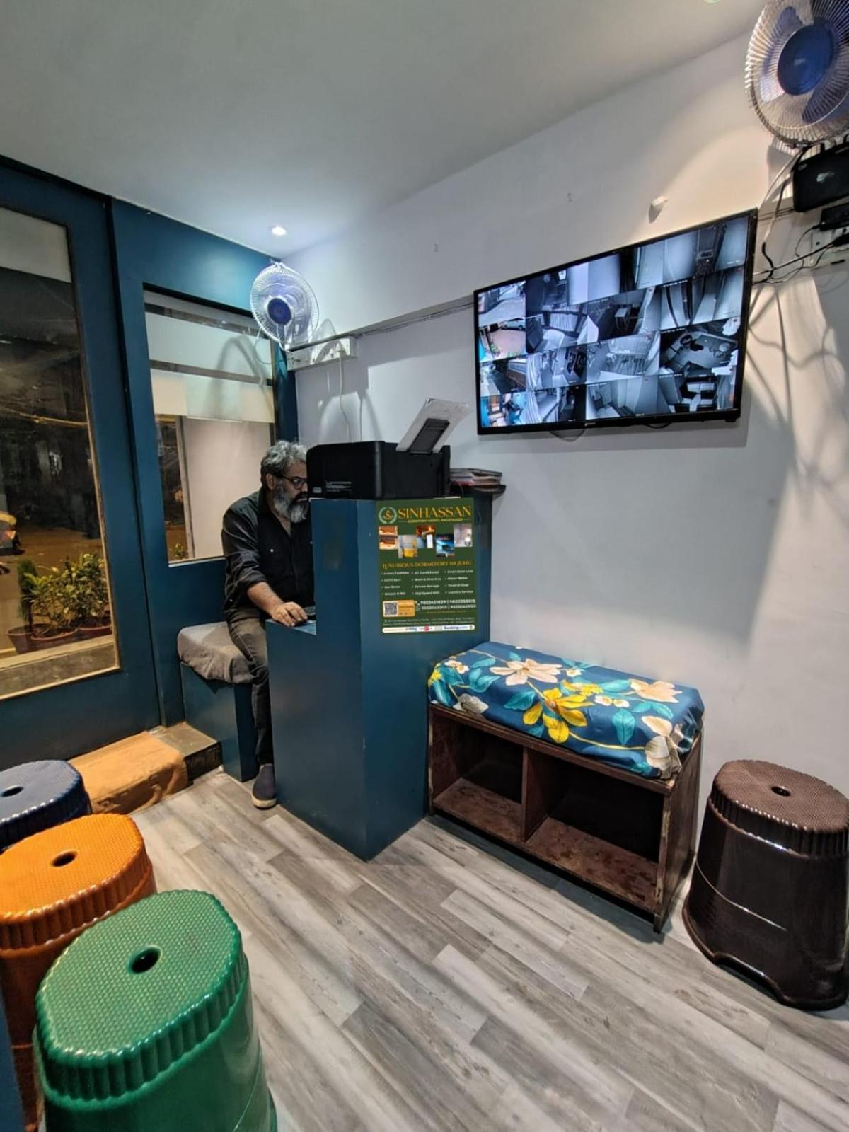 Sinhassan Dormitory Hostel Juhu Bombaj Zewnętrze zdjęcie