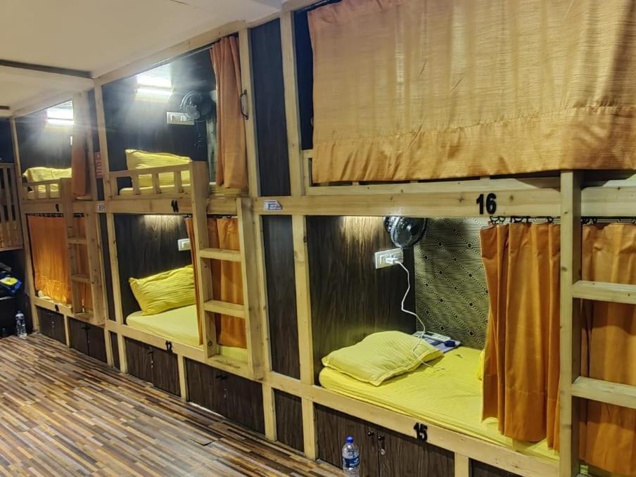 Sinhassan Dormitory Hostel Juhu Bombaj Zewnętrze zdjęcie